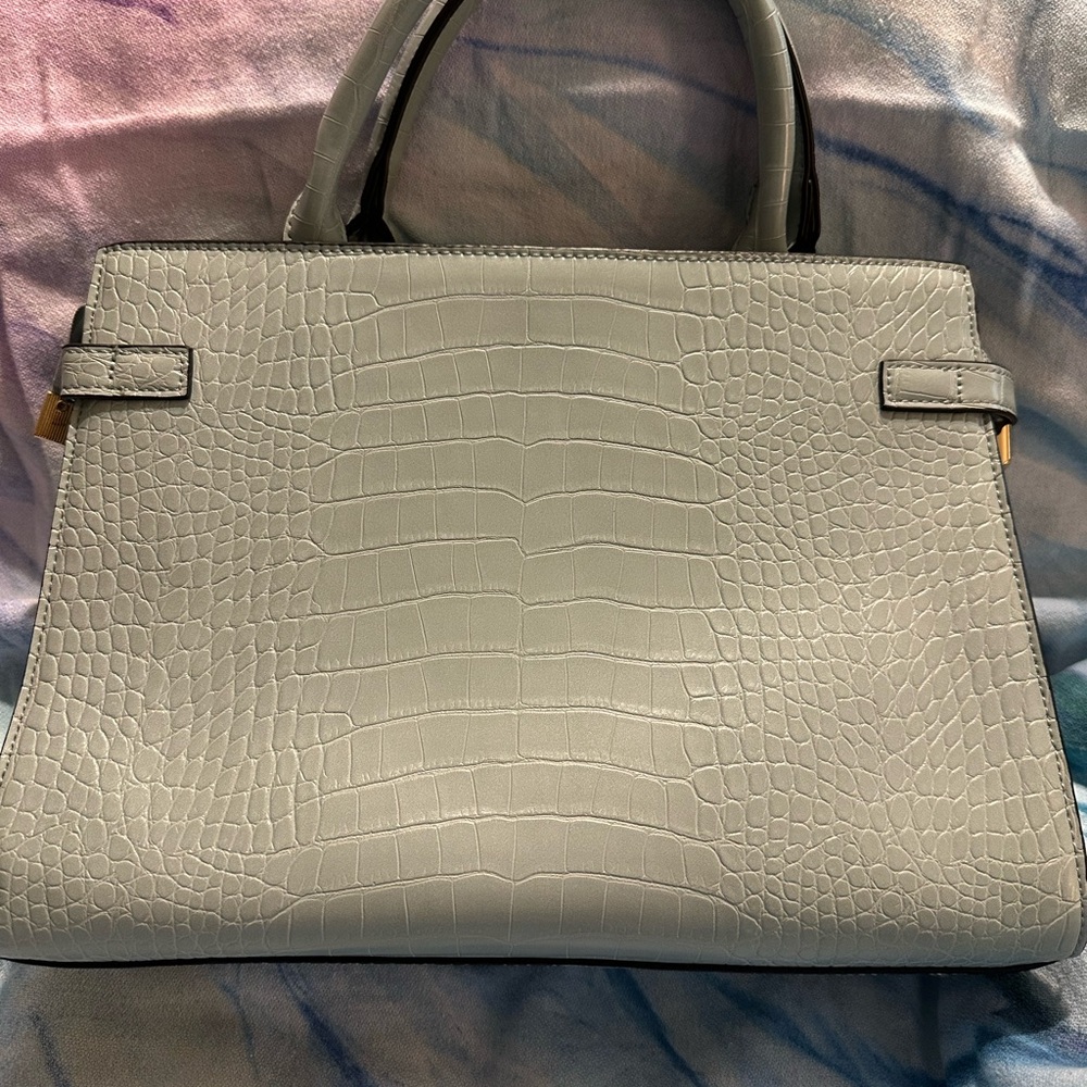 💼 Croc-Embossed Structured Handbag – Sage Green - Picture 2 of 7